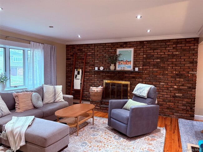 Building Photo - 3610 Ionia St