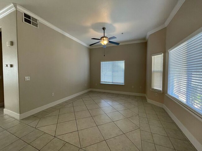 Building Photo - $500 off First Month's rent: Gorgeous 3 Be...