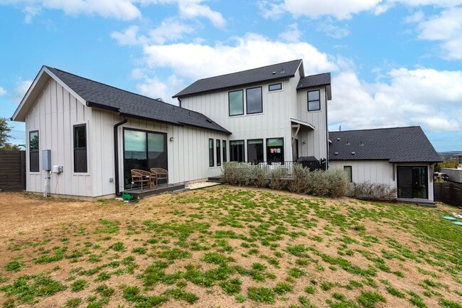 Building Photo - 2802 Lawrence Dr