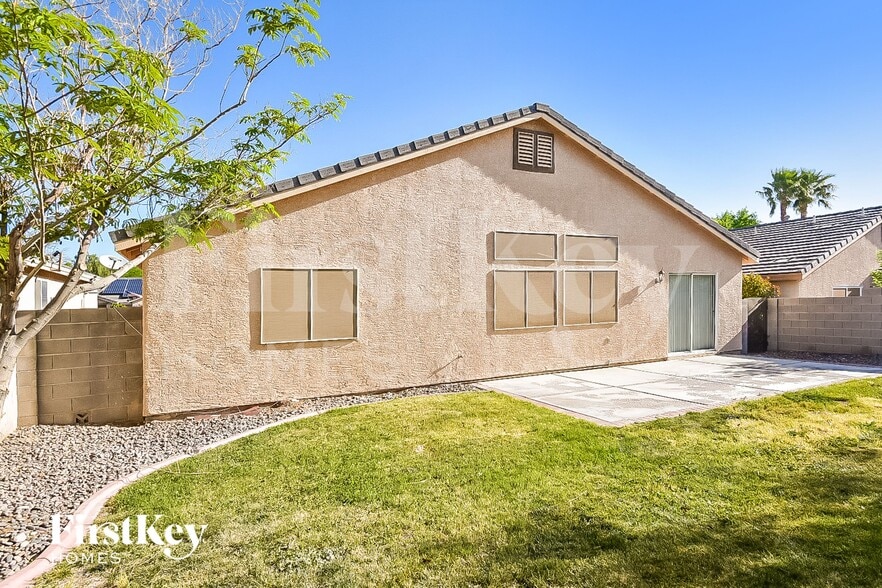 Building Photo - 7841 Olympus Ave