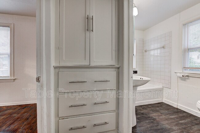 Building Photo - 3200 NW 16th St