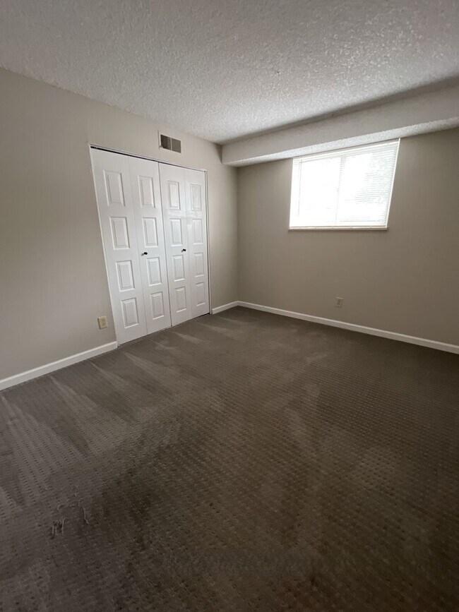 Building Photo - Recently Renovated 2 bedroom 1 bath Garden...