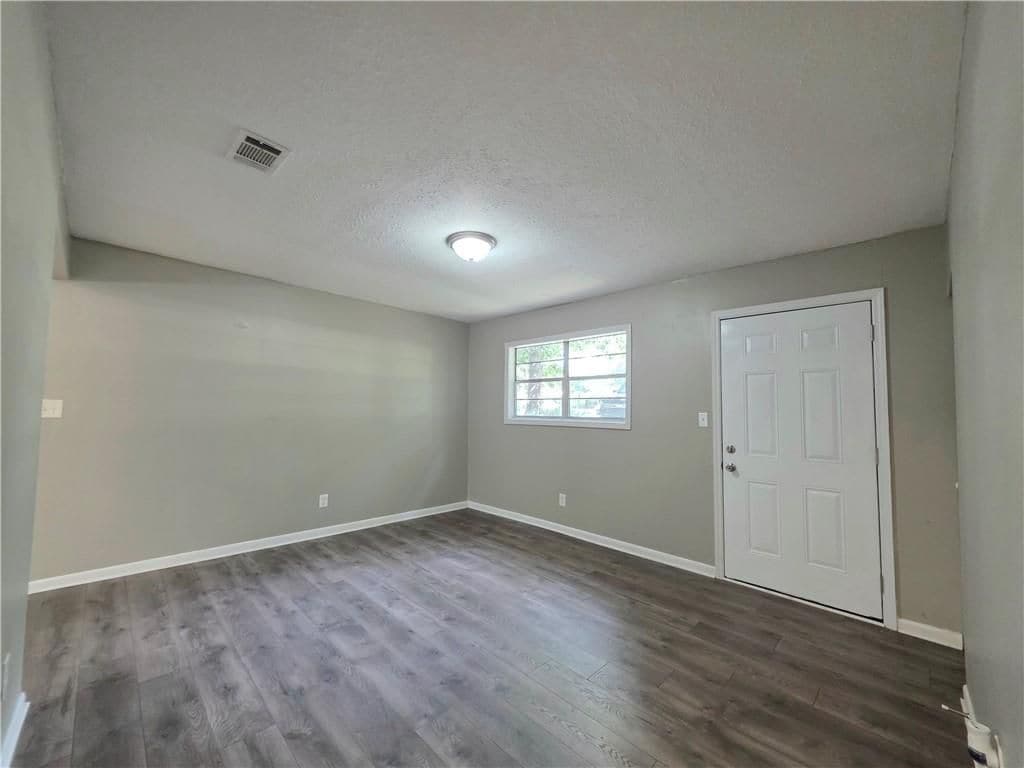 Building Photo - 3460 Meadowview Dr