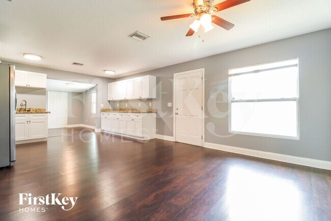 Building Photo - 4722 W Wyoming Ave