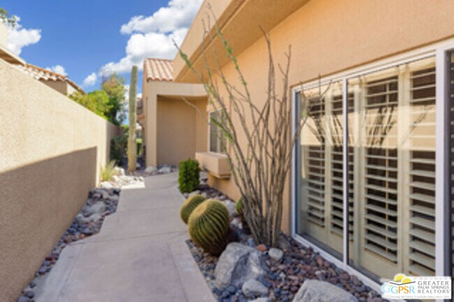 Building Photo - 68 Oak Tree Dr