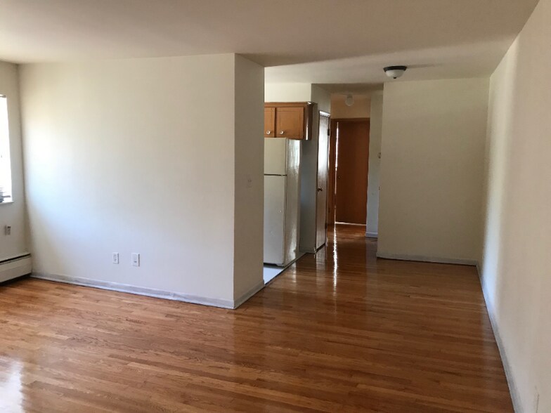 Building Photo - 4811 Cadieux Rd