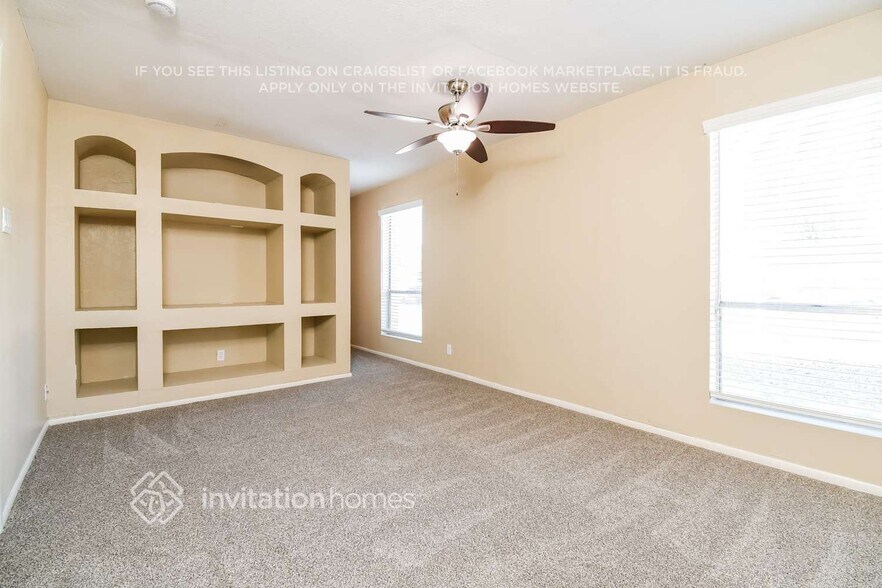 Building Photo - 429 E 10th Dr