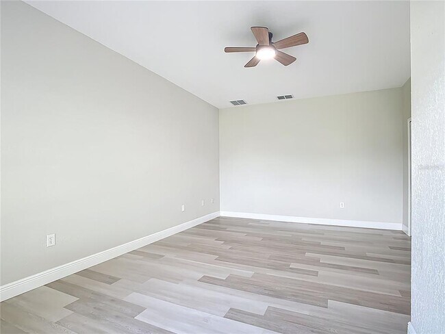 Building Photo - 550 Reddicks Cir