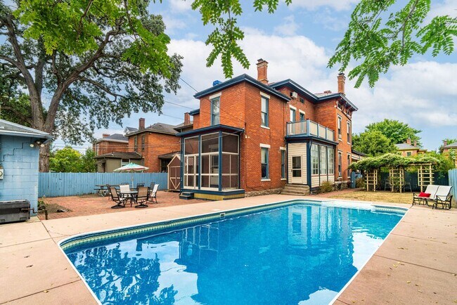 Building Photo - Huge Brick House in Victorian Village/Short North, Beautiful Woodwork 3 Car Garage and Swimming pool