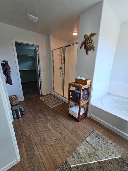 Building Photo - 880 S 150th Dr