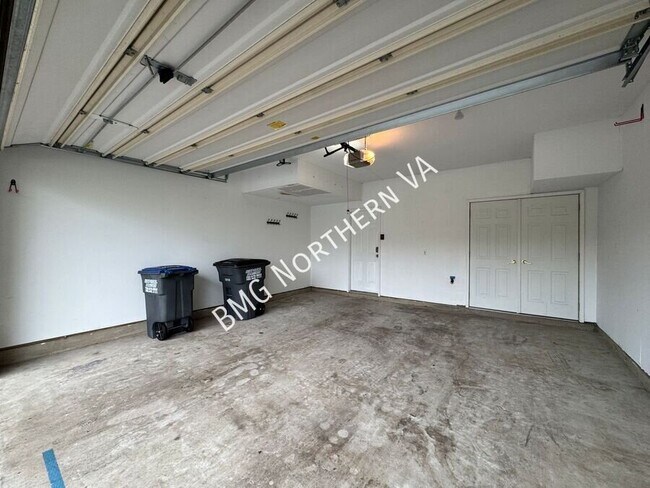 Building Photo - 10673 General Kirkland Dr
