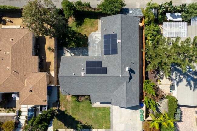 Building Photo - GORGEOUS Remodeled and Upgraded Beautiful ...