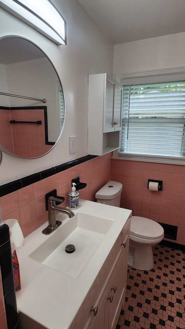 Building Photo - Adorable 3 Bedroom 2 Bath Brick Ranch home...