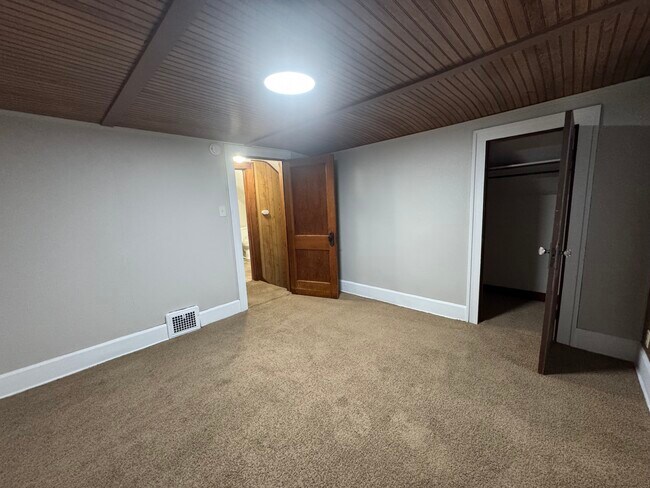 Building Photo - 1118 Ardmore Ave SW