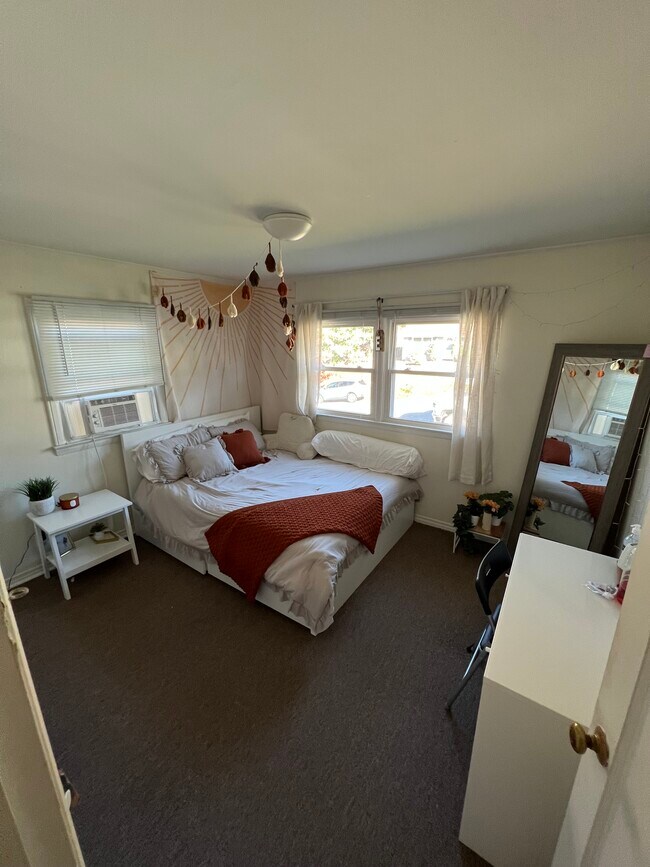 Building Photo - 40 Lynwood Dr