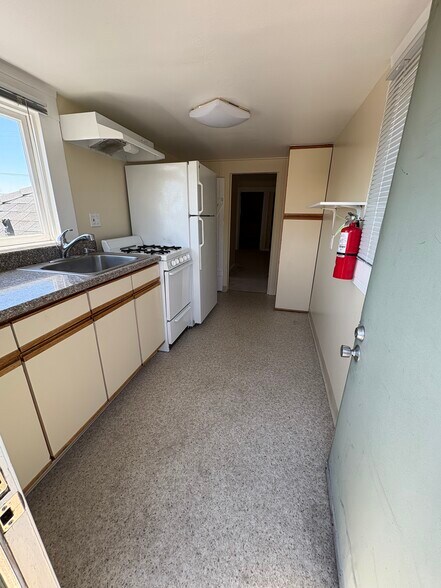KITCHEN - 706 Buena Vista Ave