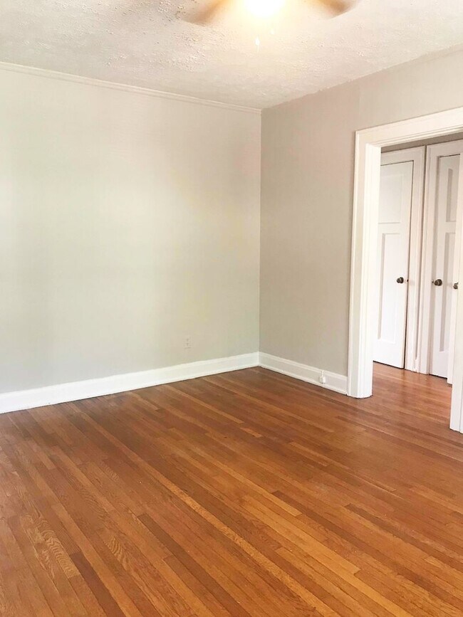 Building Photo - 415-419-423 Probasco Street