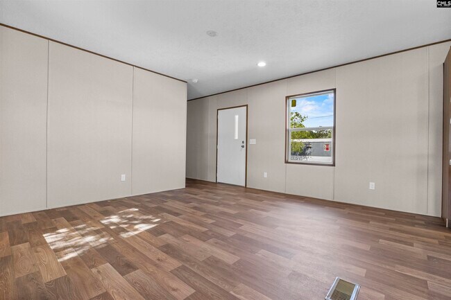 Building Photo - 600 Ermine Rd