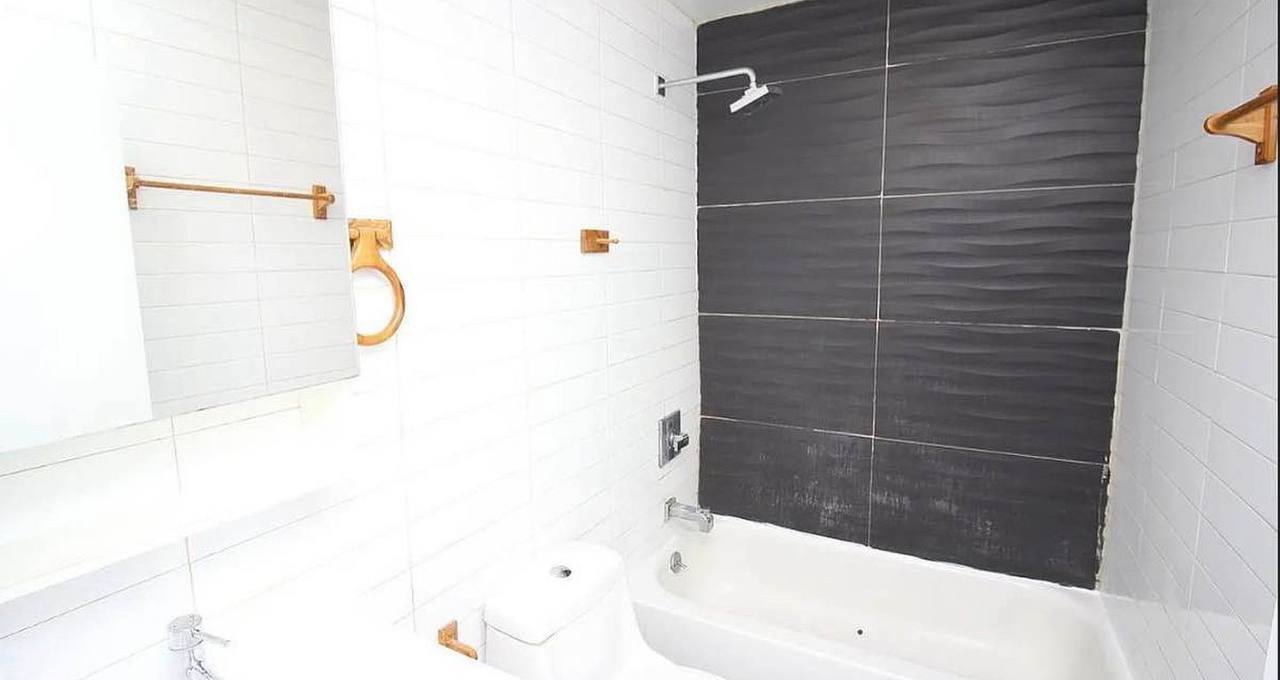 Building Photo - 821 Madison St