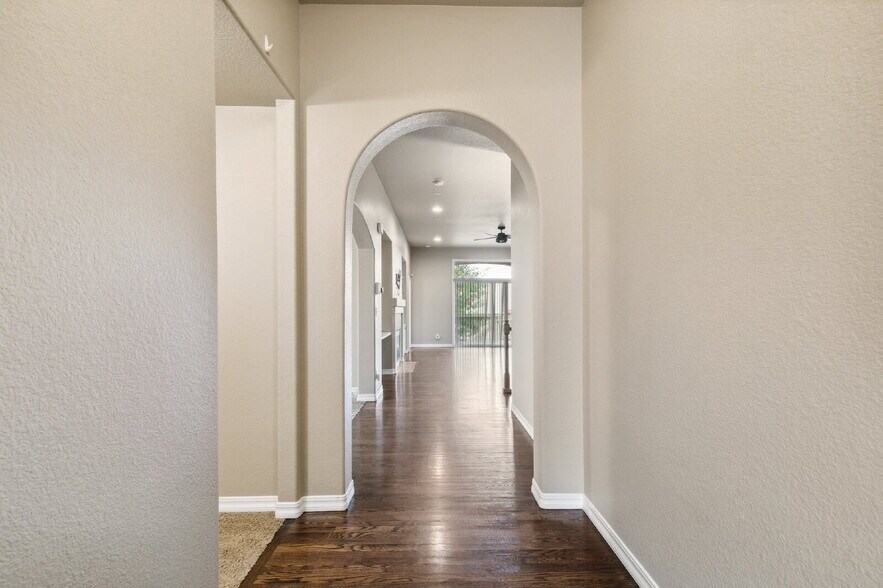 Building Photo - Stylish Cordera Ranch with Finished Baseme...