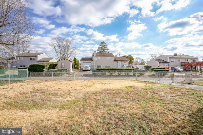 Building Photo - 220 College Dr