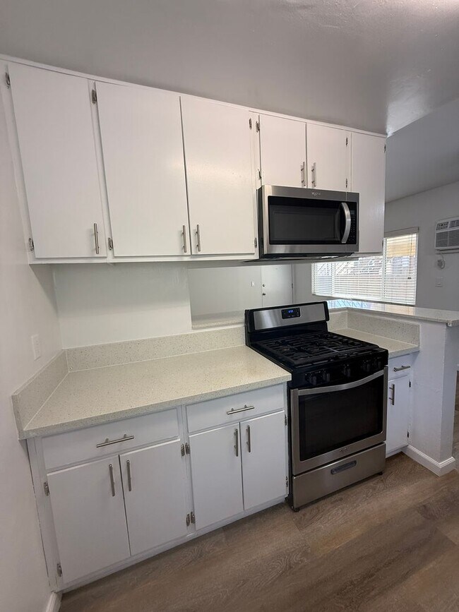 Interior Photo - 2231 S. Hauser Blvd