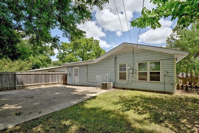 Building Photo - 129 Coleman St