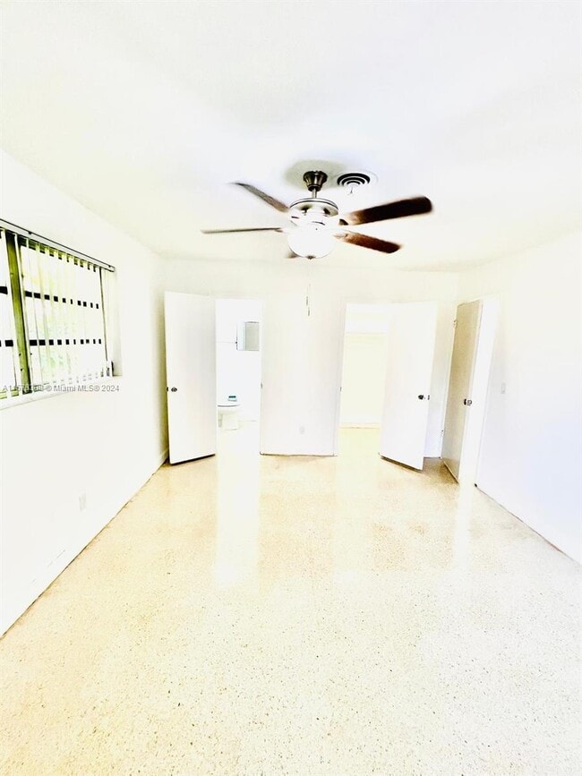 Building Photo - 18320 NE 7th Ct