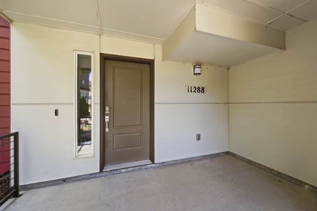 Building Photo - $2,395.95, Two Bedroom, 2.5 bathroom Townhome in Broomfield