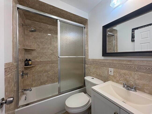 Building Photo - 232 Bowers St