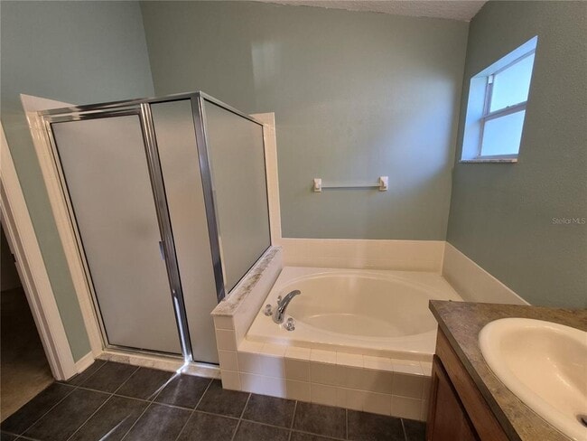 Building Photo - 6833 Runner Oak Dr