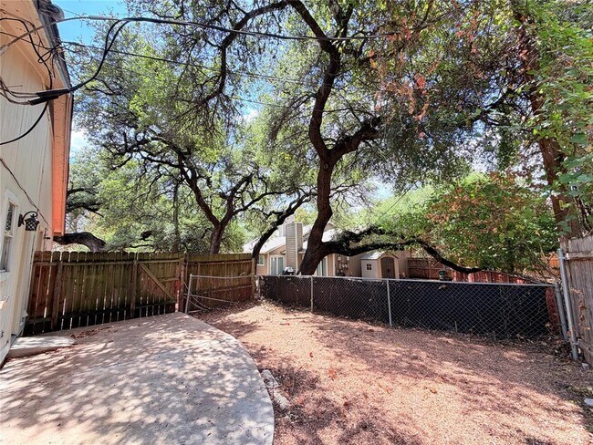 Building Photo - 12102 Arrowwood Dr