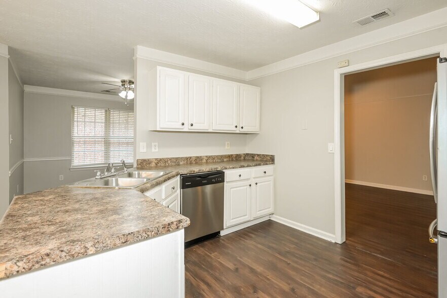 Building Photo - 1715 Heatherton Rd