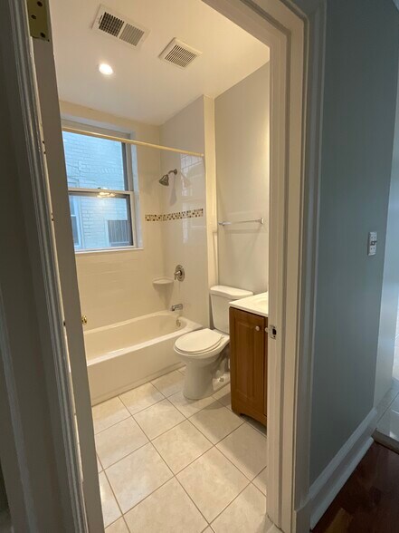 Building Photo - 120 3rd St NE