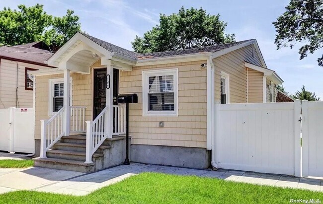 Primary Photo - 122 Harris Ave