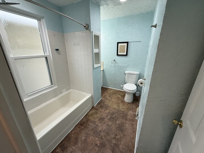 Building Photo - 843