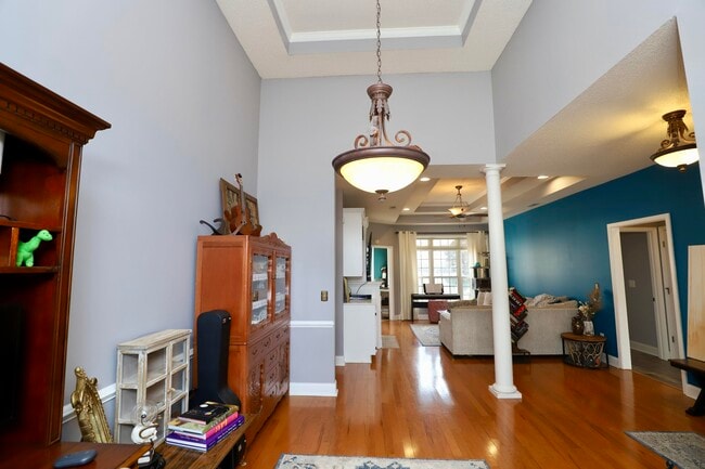 Building Photo - 1855 Beachforest Way