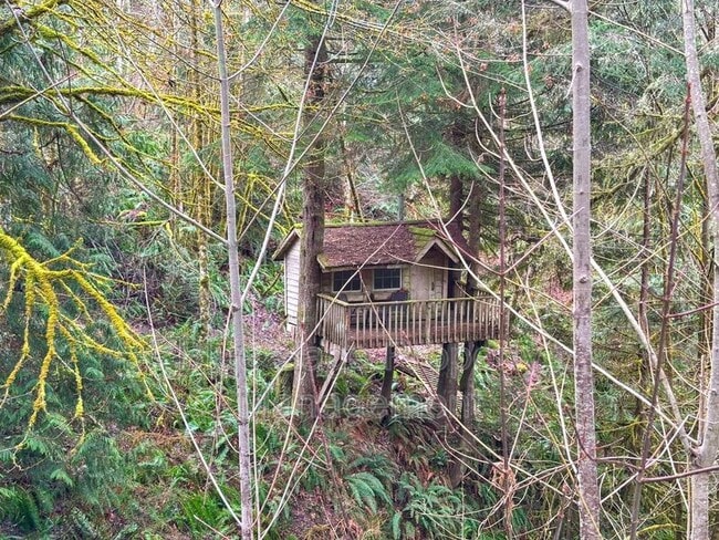 Building Photo - 241896 US-101