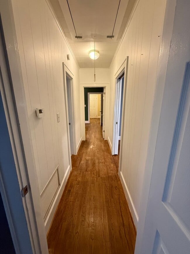 Building Photo - Charming South Highlands Home with Multiple Living Areas