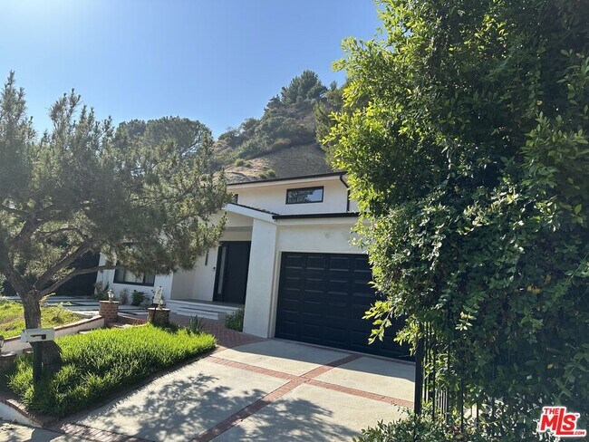 Building Photo - 9781 Blantyre Dr
