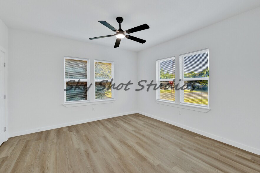 Building Photo - 326 W Rainey St