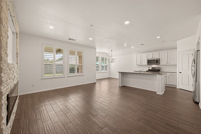 Building Photo - 16039 Cypress Farms Dr