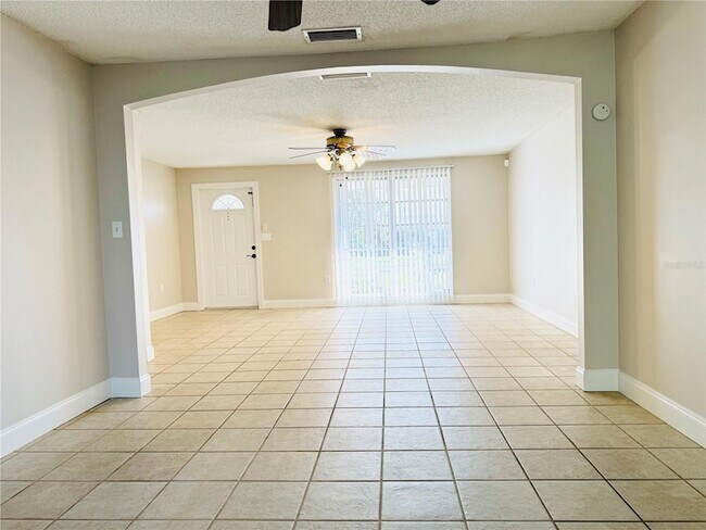Building Photo - 237 Matisse Cir N