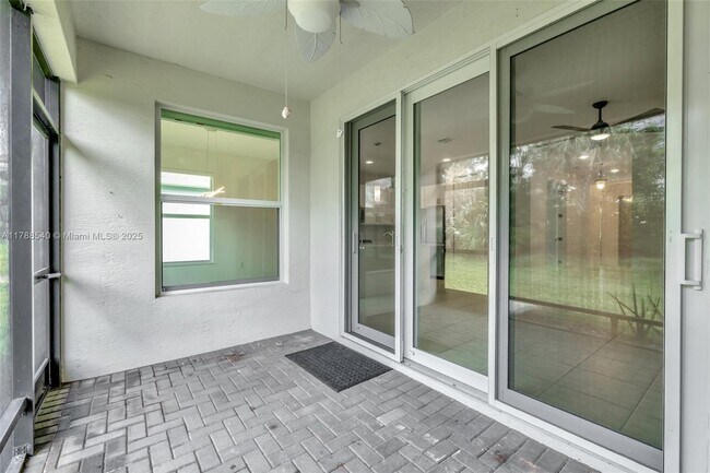 Building Photo - 12756 SW Clear Water Way
