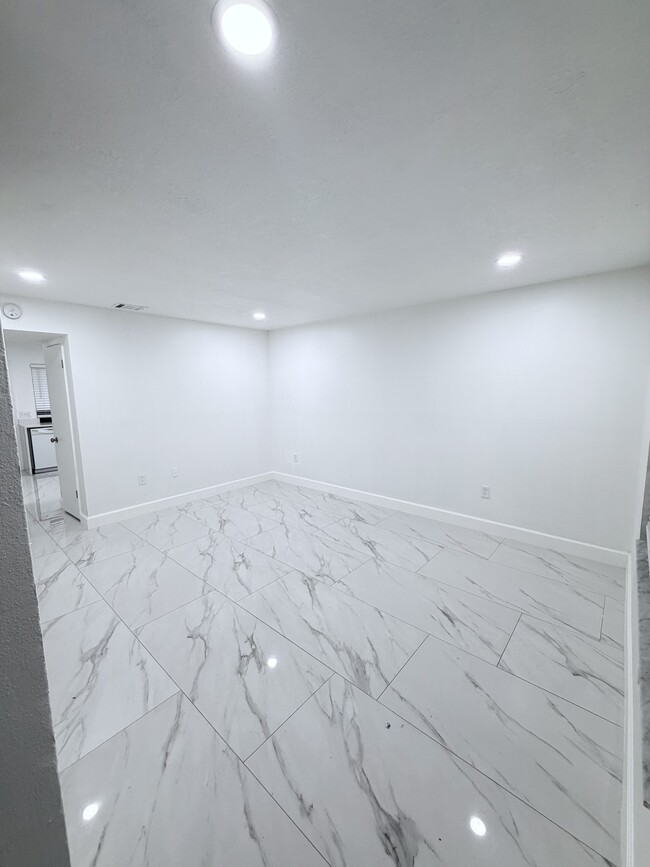 Building Photo - 155 Sheeler Ave