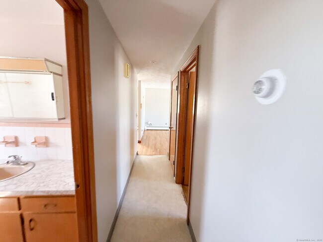 Building Photo - 541 Burritt St