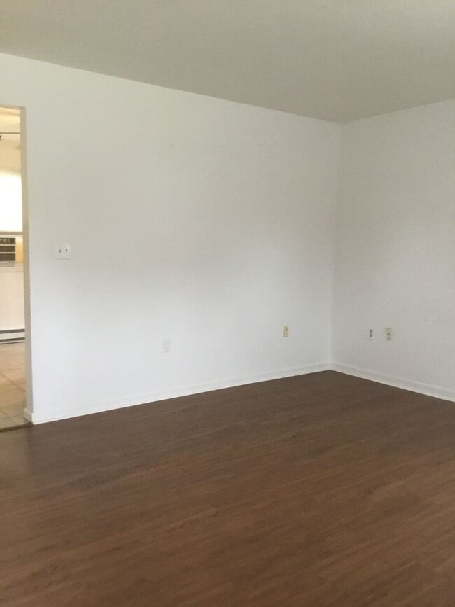 Building Photo - 1497 Equestrian Dr