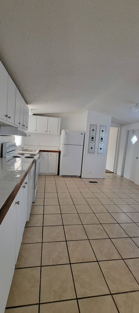 Building Photo - Ready to Move in