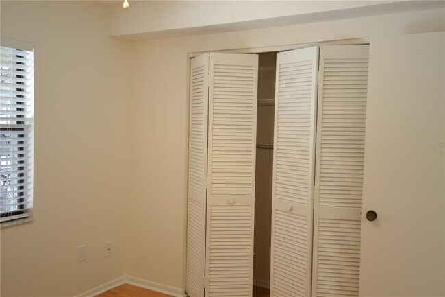 Building Photo - 209 Woodlake Wynde