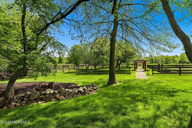 Building Photo - 13 Driftwood Ln